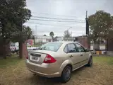 Ford Fiesta Max - Miniatura 5