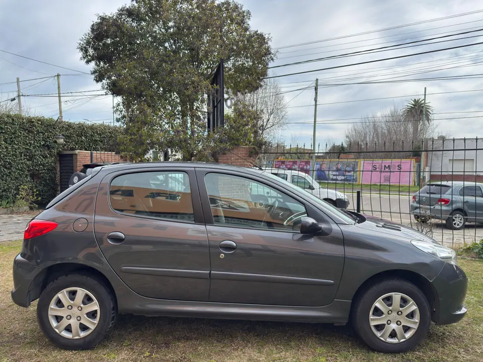 Peugeot 207 - Foto 8