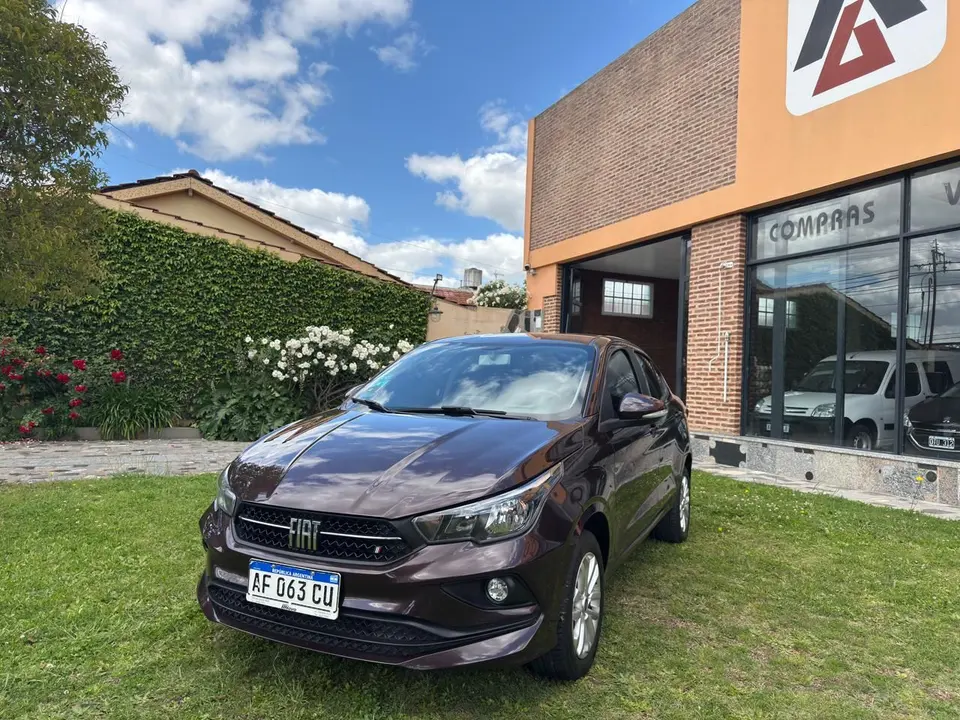 Fiat Cronos - Foto 1