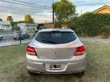 Chevrolet Onix LT - Miniatura 6